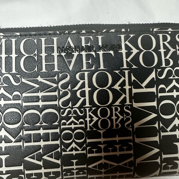 EUC Michael Kors Jet Set Double Zip Wristlet - Picture 3 of 17